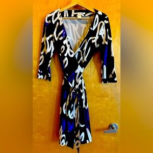DVF Julian dress 100% silk in iconic Live, laugh, love fabric